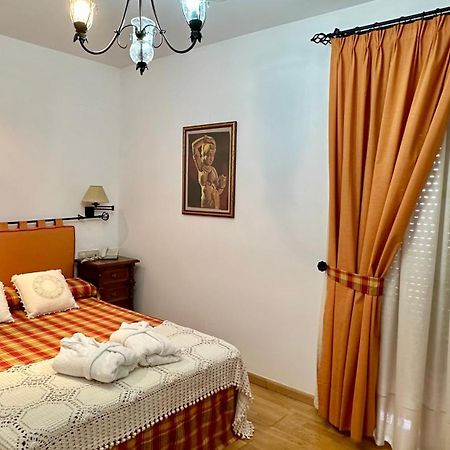 Hotel El Curro Burunchel ภายนอก รูปภาพ