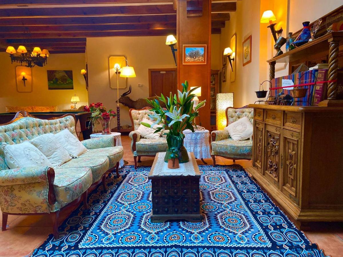 Hotel El Curro Burunchel ภายนอก รูปภาพ