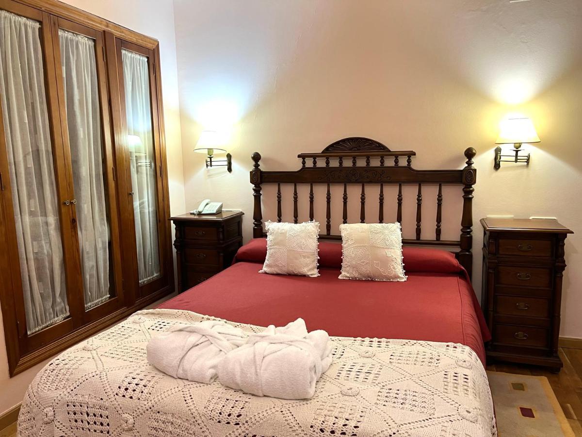 Hotel El Curro Burunchel ภายนอก รูปภาพ