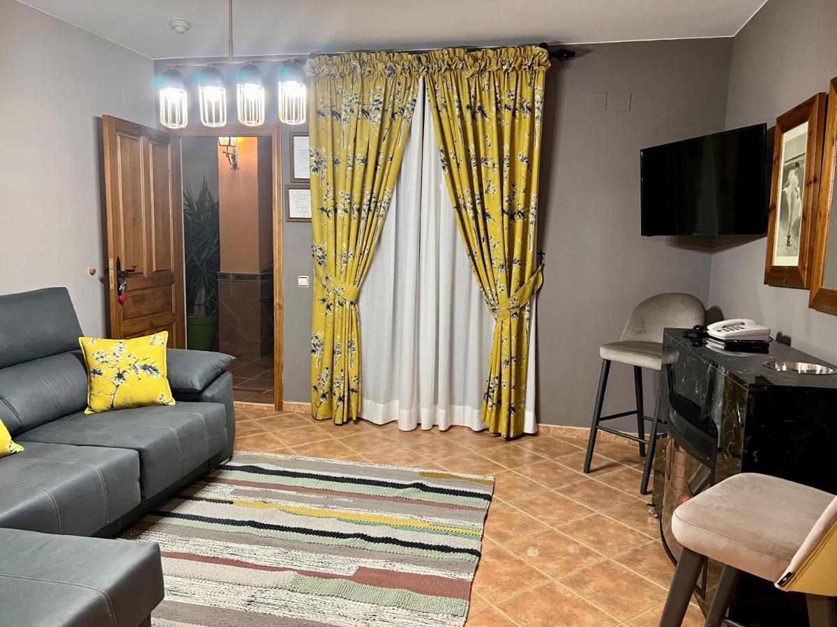 Hotel El Curro Burunchel ภายนอก รูปภาพ