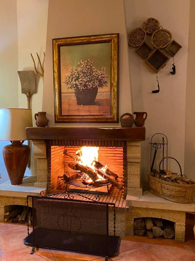 Hotel El Curro Burunchel ภายนอก รูปภาพ