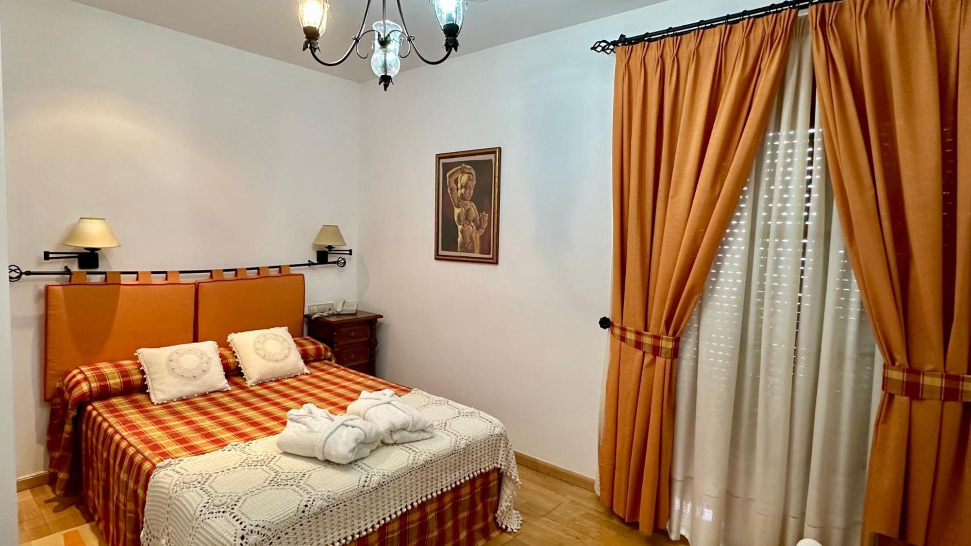 Hotel El Curro Burunchel ภายนอก รูปภาพ