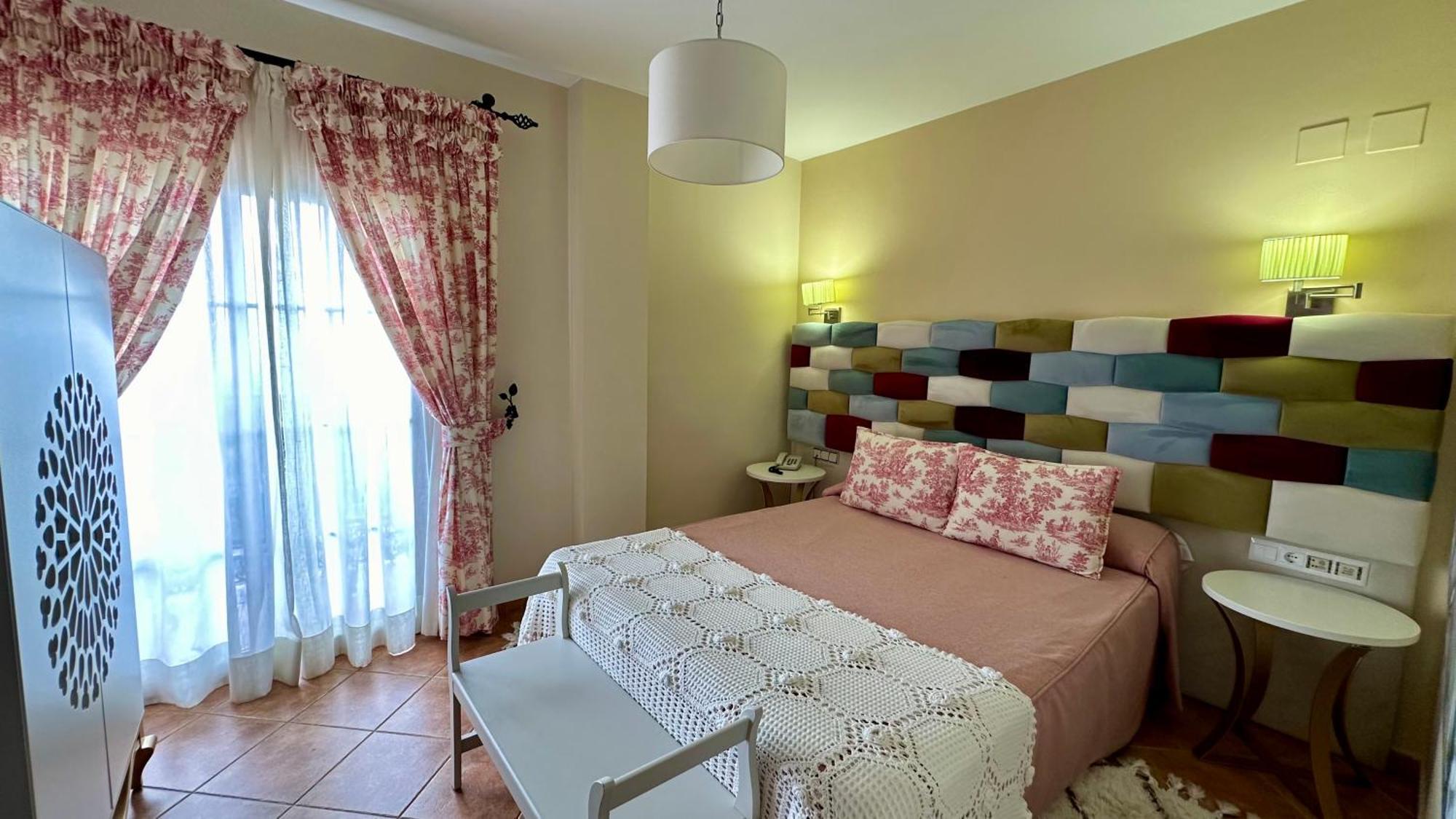 Hotel El Curro Burunchel ภายนอก รูปภาพ