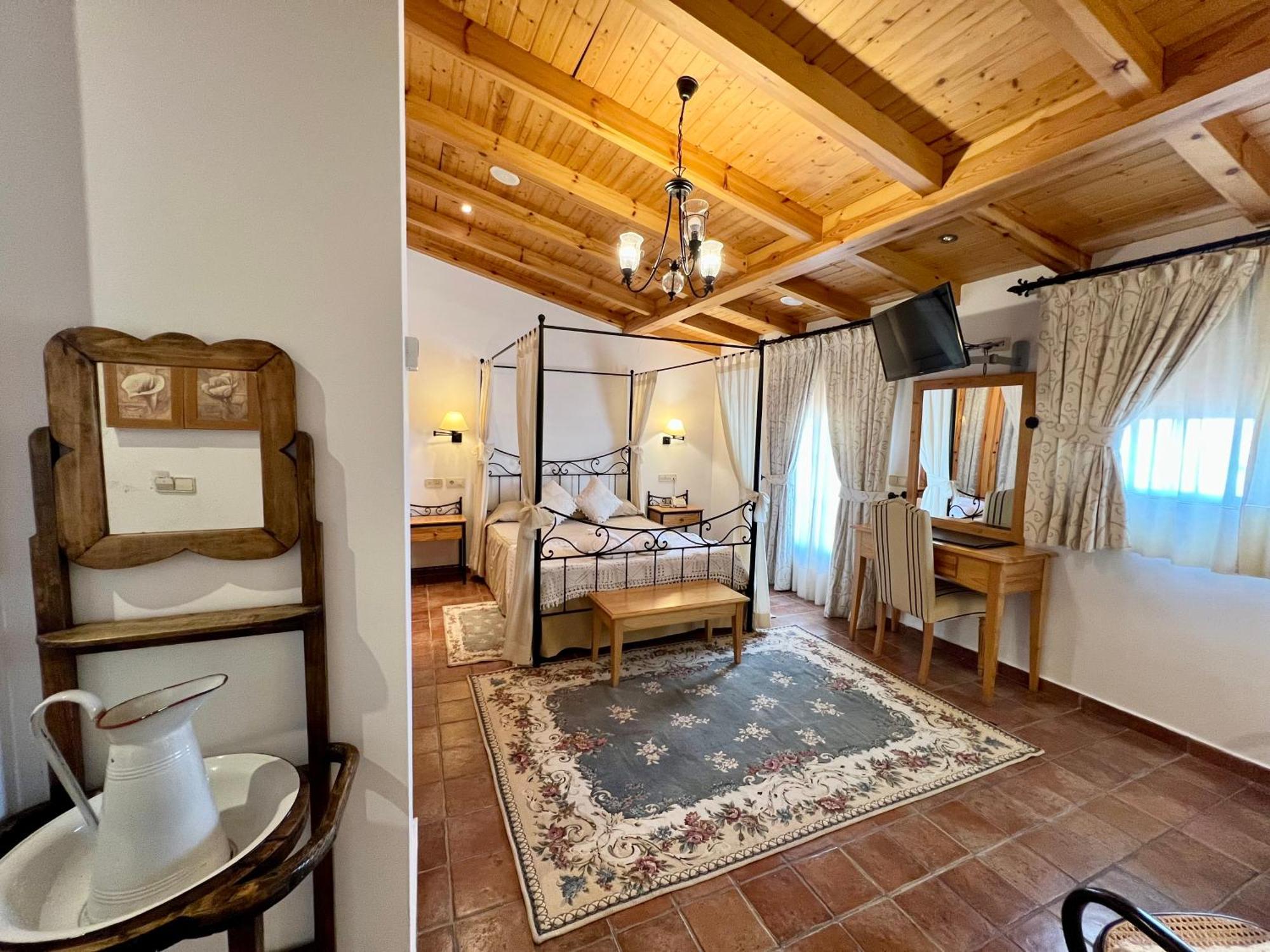 Hotel El Curro Burunchel ภายนอก รูปภาพ