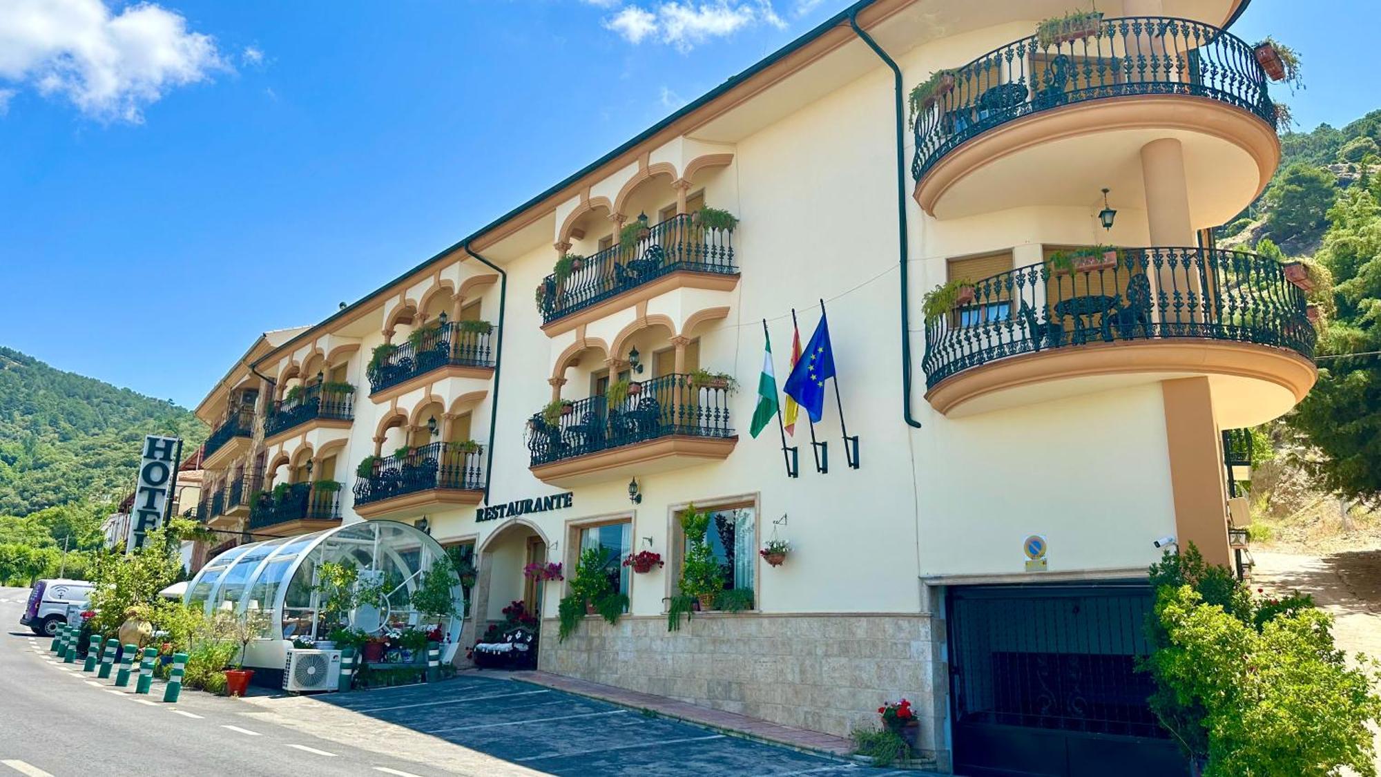 Hotel El Curro Burunchel ภายนอก รูปภาพ