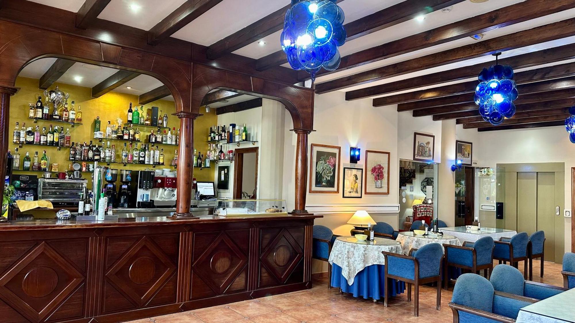 Hotel El Curro Burunchel ภายนอก รูปภาพ