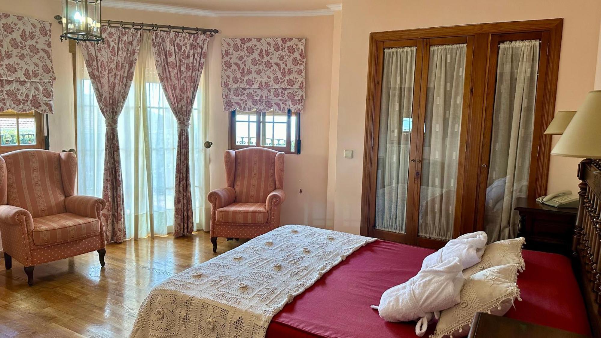 Hotel El Curro Burunchel ภายนอก รูปภาพ